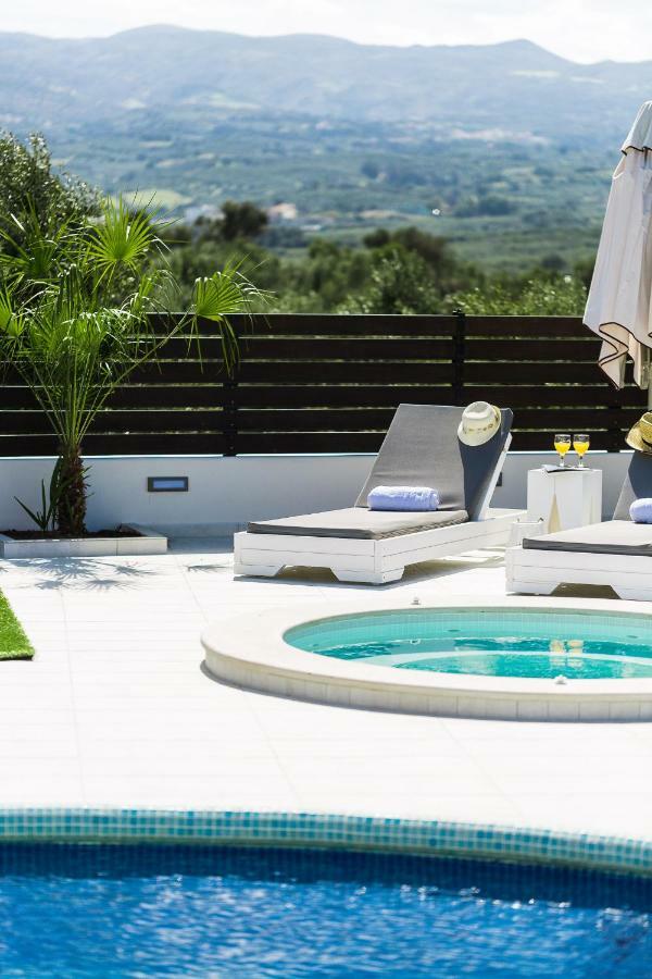 Caramel Villa, With 40M2 Pool & Spa Whirlpool, By Thinkvilla Pánormosz Kültér fotó